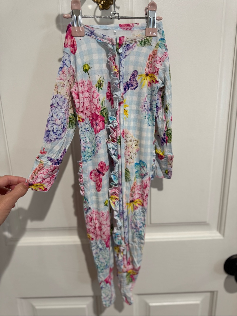 Posh Peanut 6–9M Floral Ruffle Footie 🌸🦋